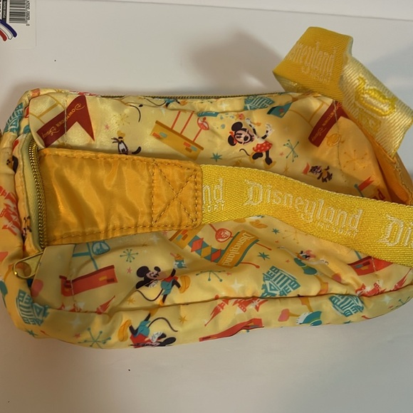 Disneyland branded convertible, fanny pack - Picture 3 of 3